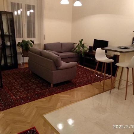 A Quiet Place In The Heart Of The City Budapest Exterior photo
