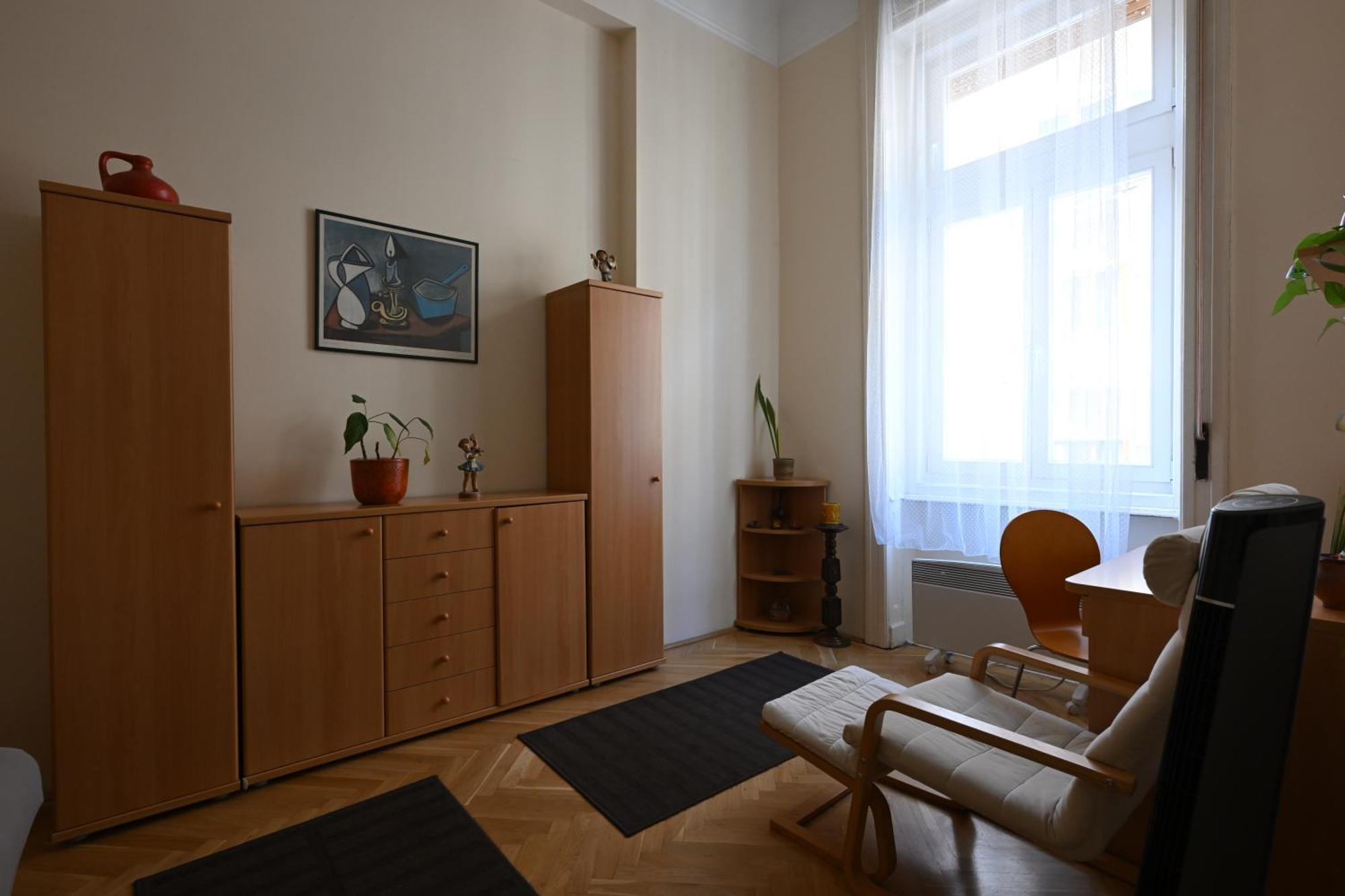 A Quiet Place In The Heart Of The City Budapest Exterior photo